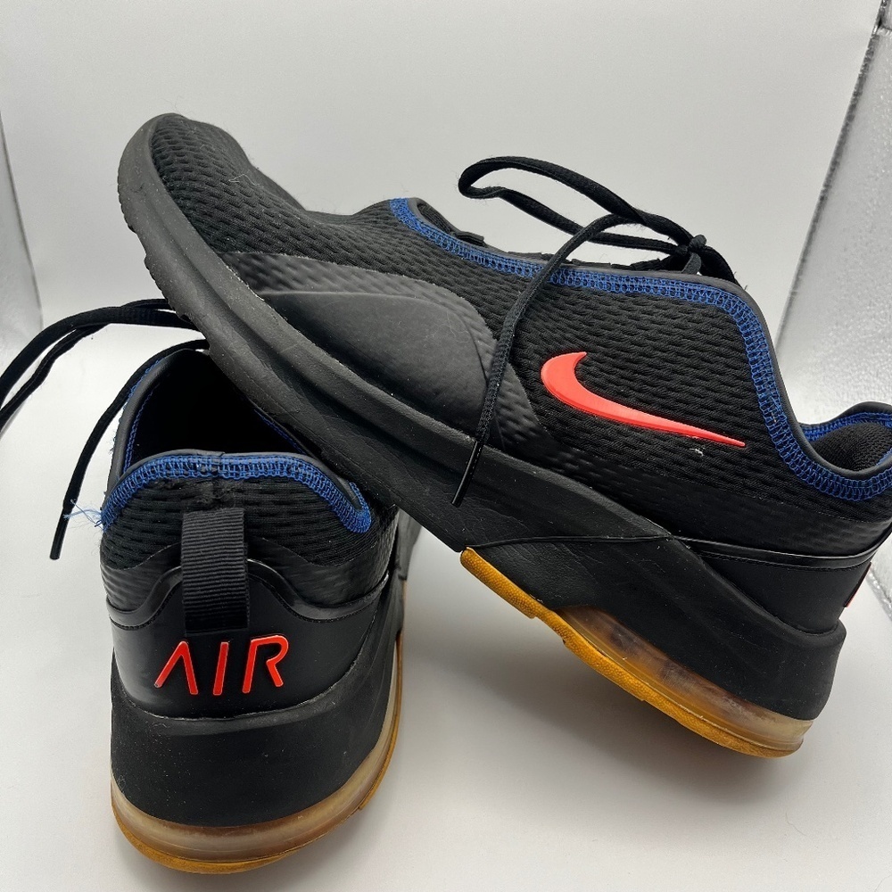 Nike Air Max Motion 2 Black/Flash Crimson-laser Orange size 10.5